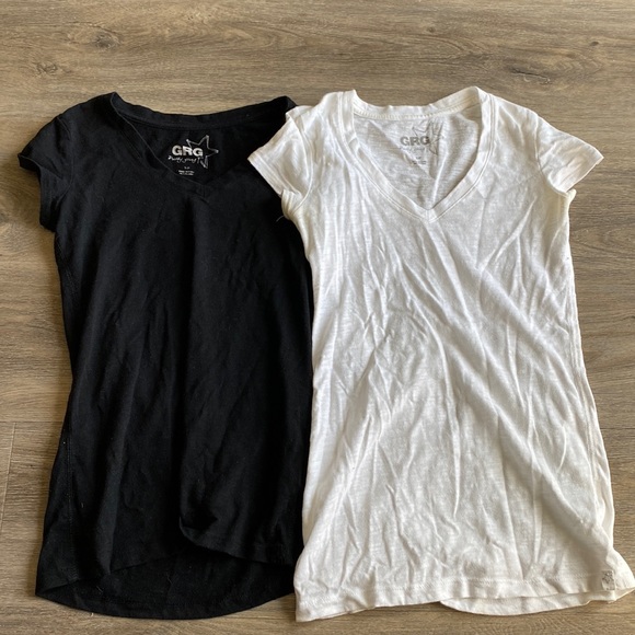 Basic t shirts size small - Picture 1 of 1